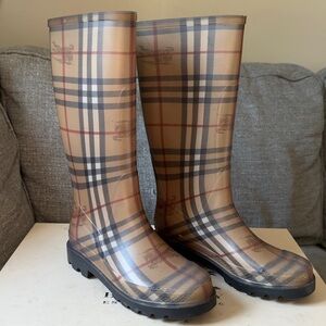 Burberry Haymarket Check Rain Boots Size 37 / US 6.5 Classic Plaid Rubber Boots